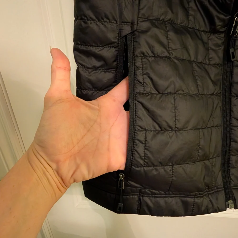 Patagonia Women's Black Quilted Vest - Picture 4 of 8